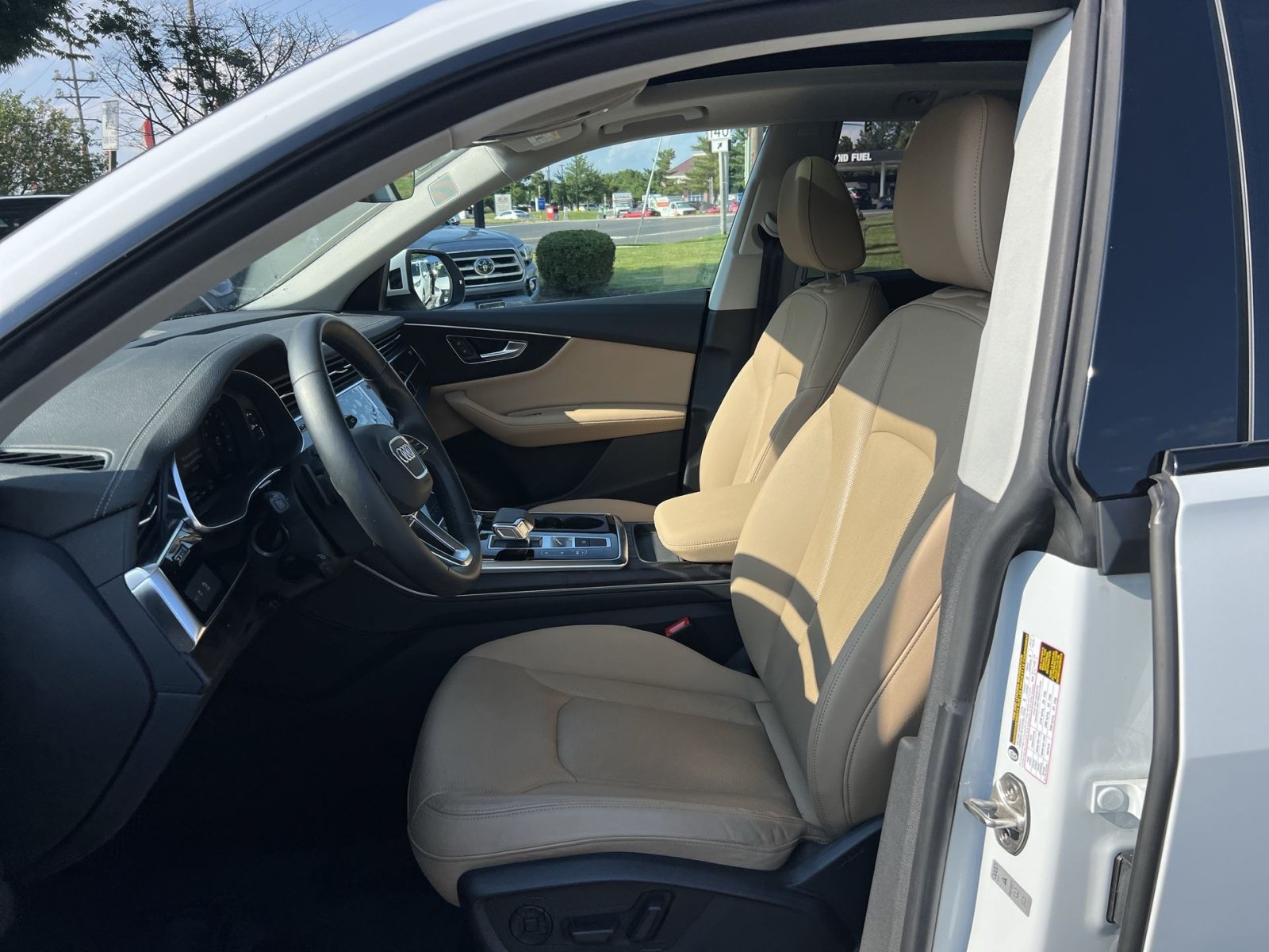 Used 2023 Audi Q8 Premium Plus w/ Premium Plus Package AWD/4WD image 13