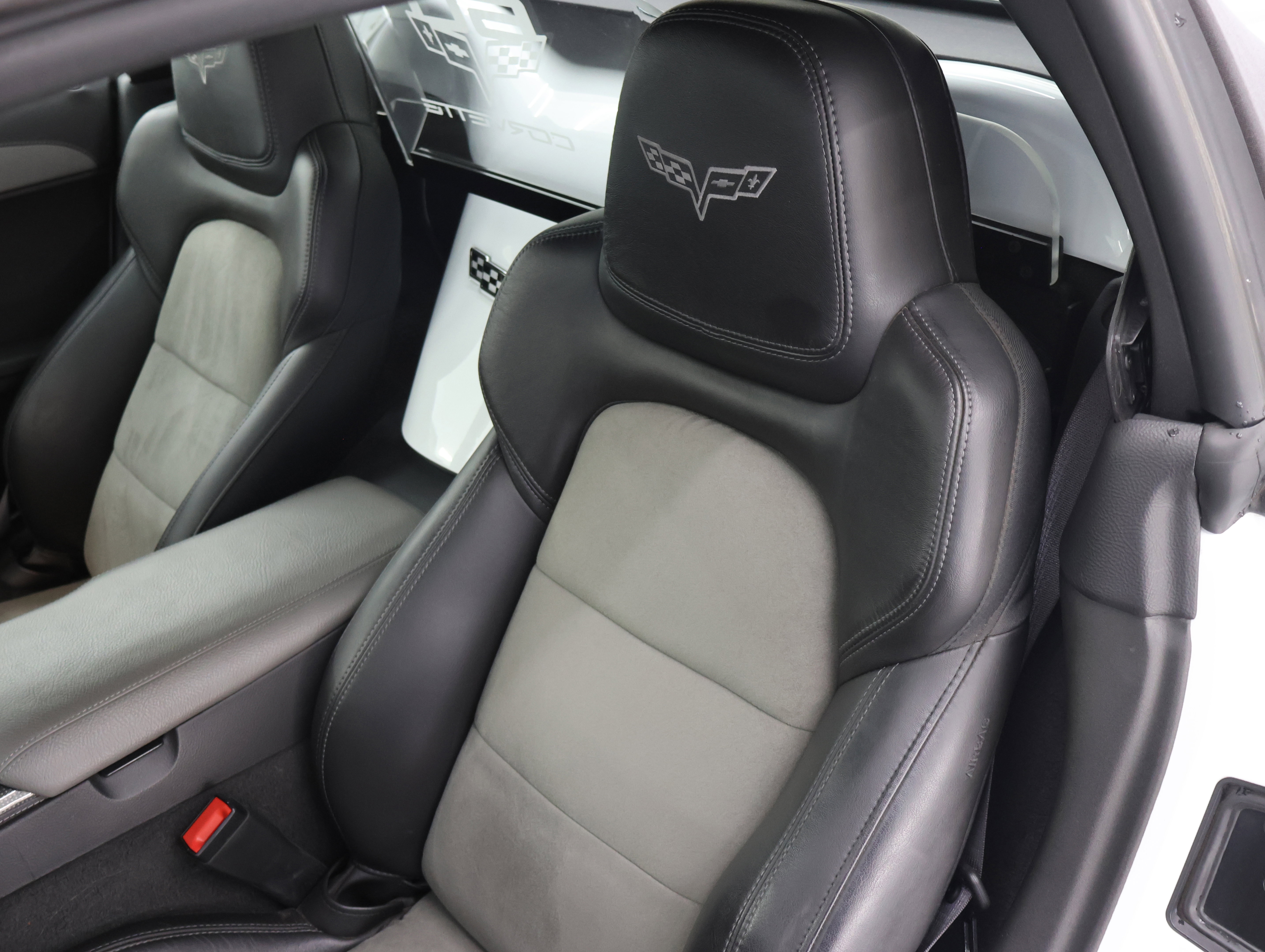 Used 2013 Chevrolet Corvette Grand Sport w/ 4LT Preferred Equipment Group RWD image 40