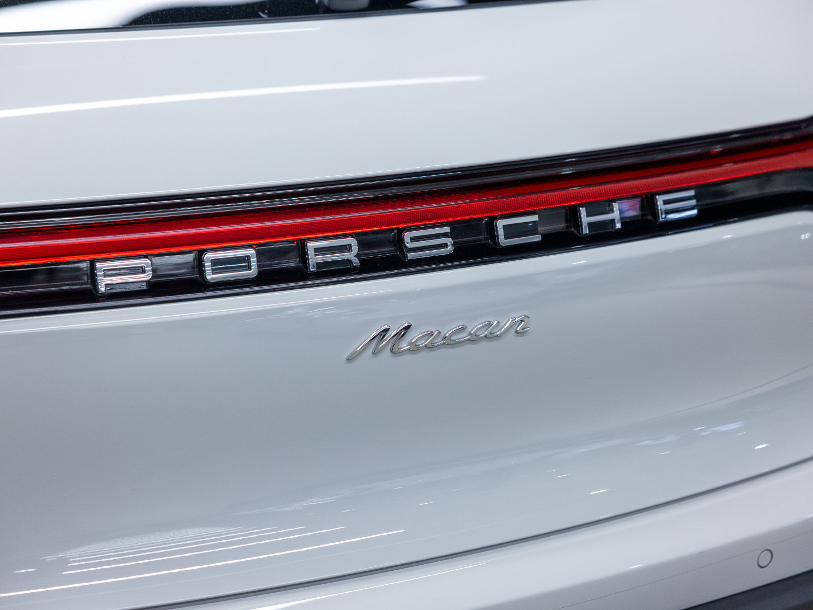 Certified 2026 Porsche Macan AWD/4WD image 24