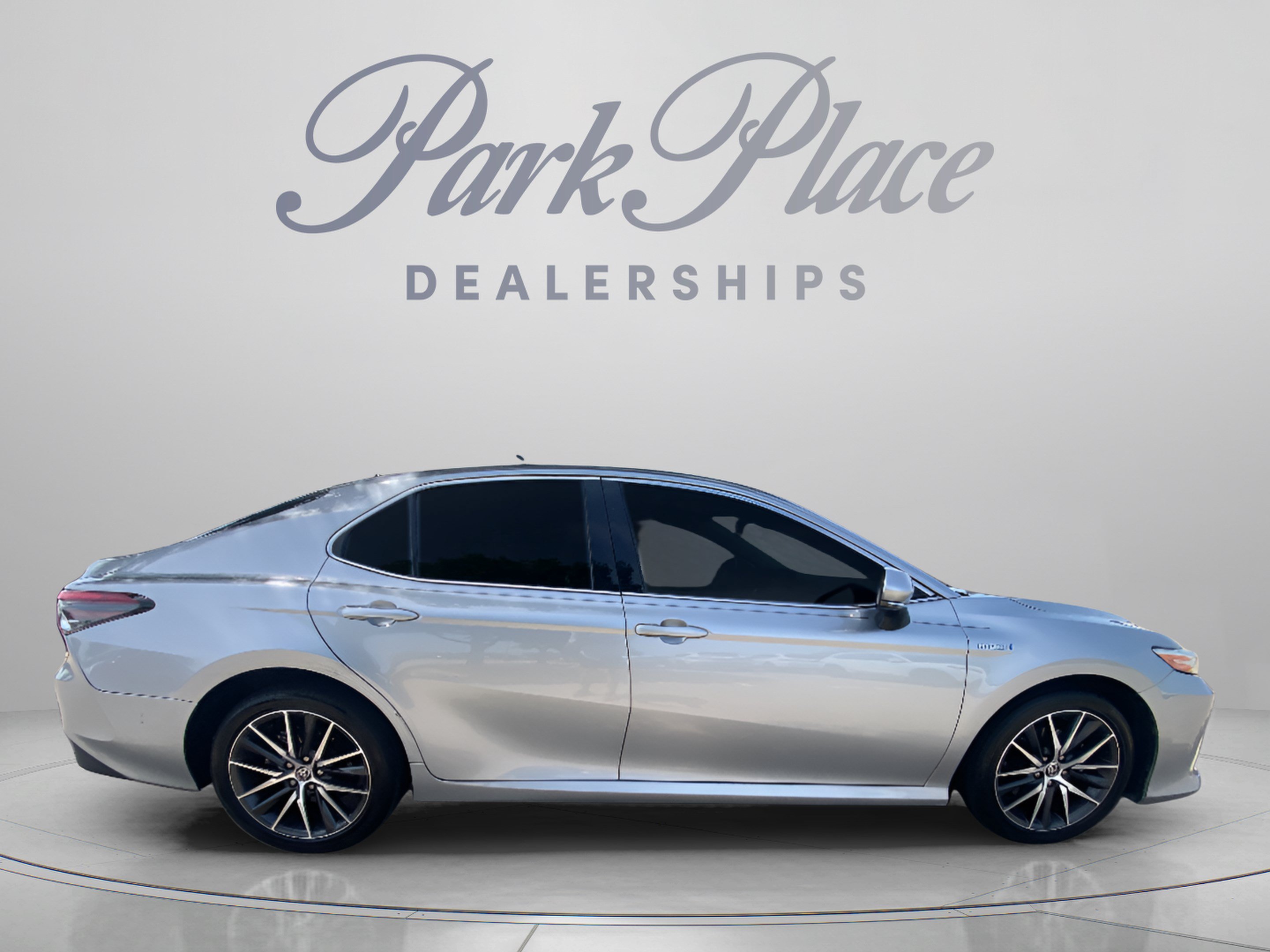 Used 2021 Toyota Camry XLE w/ Cold Weather Package FWD image 7