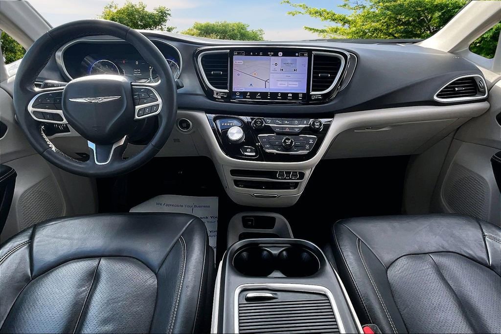 Used 2022 Chrysler Pacifica Touring-L w/ Uconnect Theater Family Group image 15