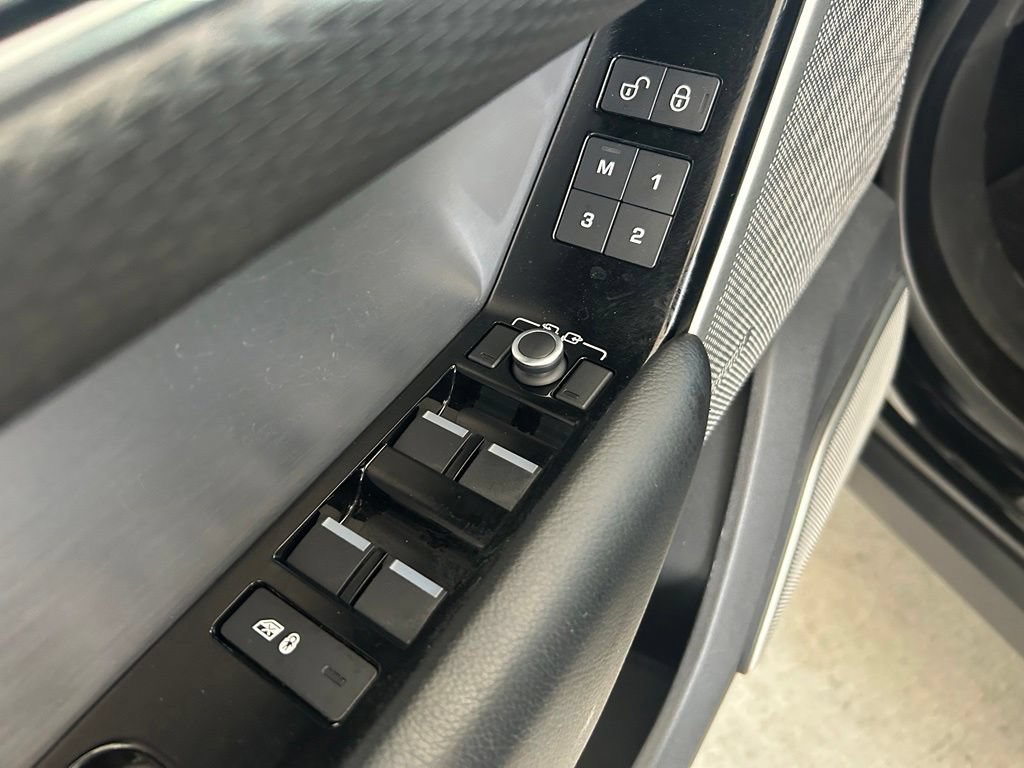 Used 2019 Land Rover Range Rover Velar R-Dynamic SE AWD/4WD image 43