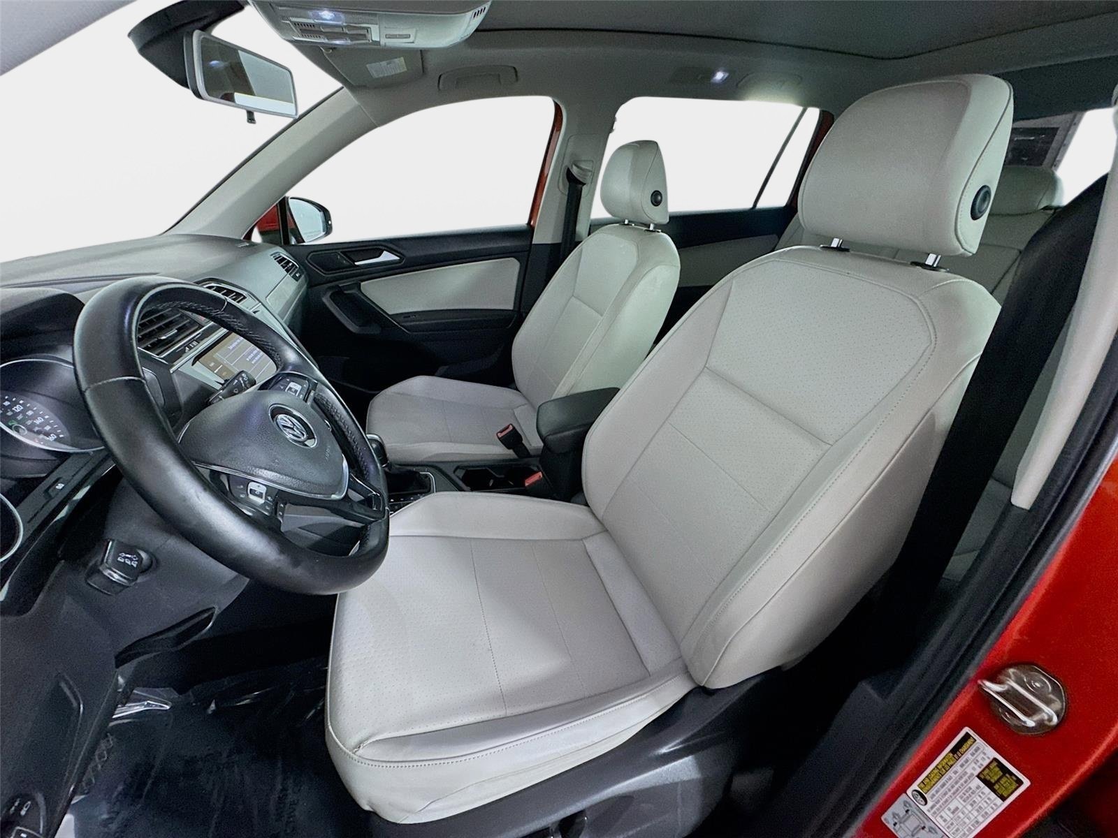 Used 2019 Volkswagen Tiguan SE w/ Panoramic Sunroof Package FWD image 12