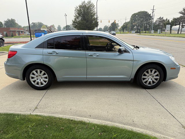 Used 2009 Chrysler Sebring LX FWD image 4