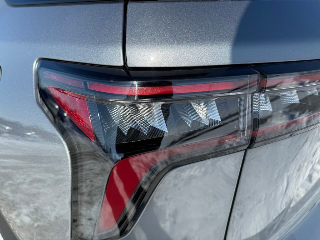 Used 2025 Chevrolet Equinox RS w/ Safety and Technology Package image 10