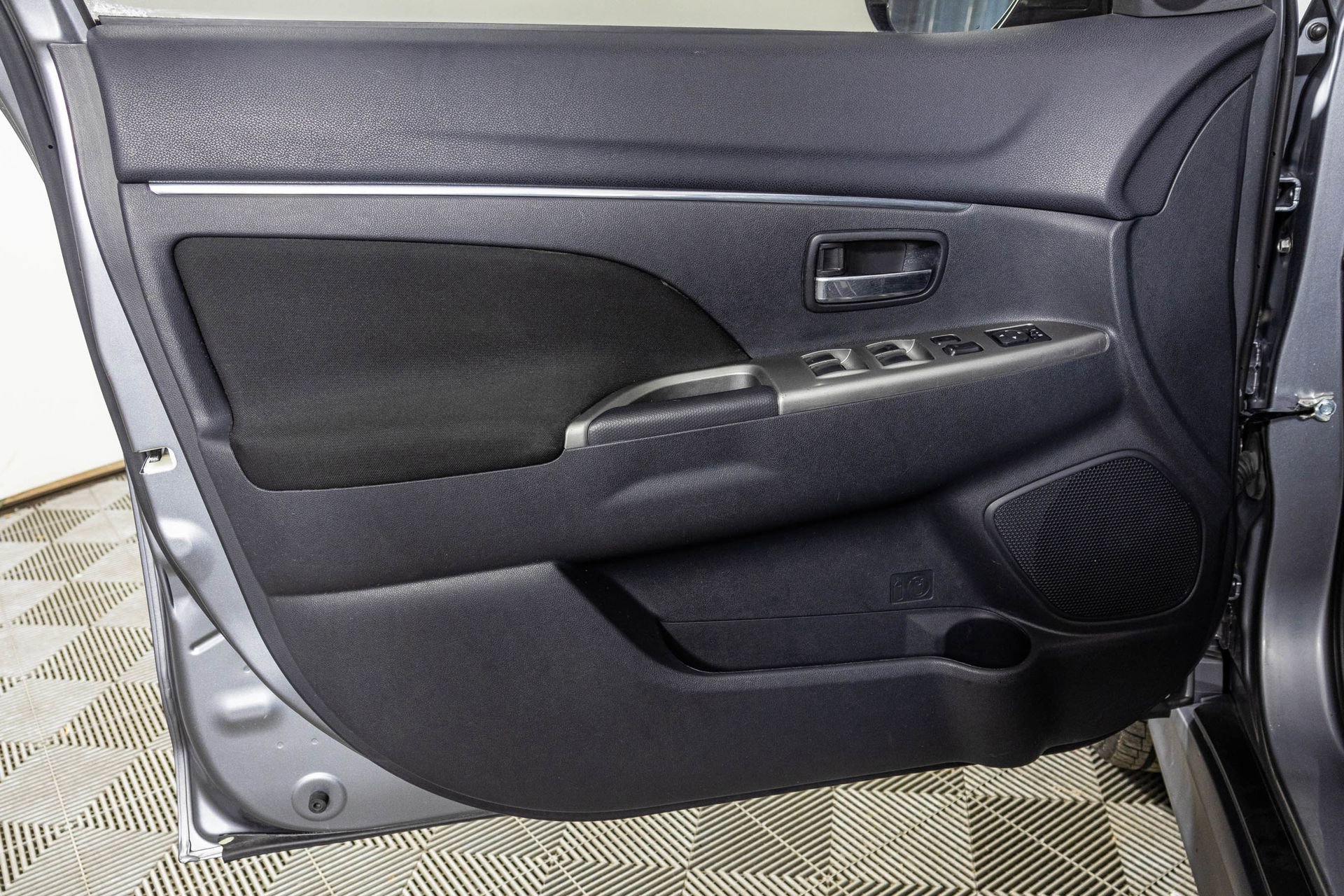 Used 2018 Mitsubishi Outlander Sport ES image 31