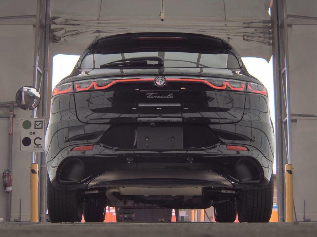 Used 2025 Alfa Romeo Tonale Veloce w/ Premium Package image 3