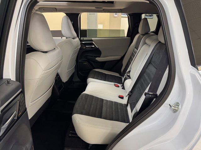 New 2025 Mitsubishi Outlander SE image 22