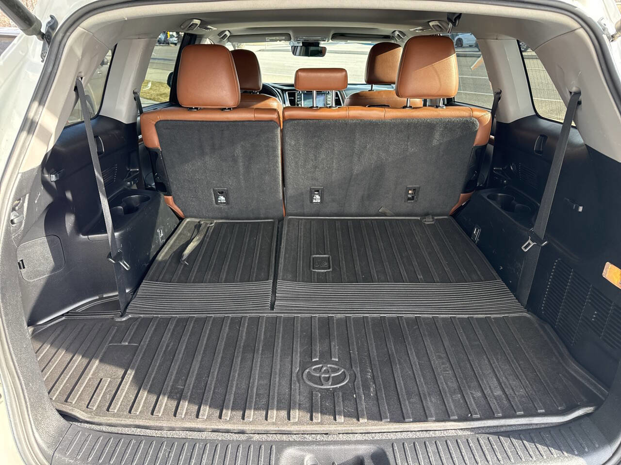 Used 2019 Toyota Highlander Limited AWD 4dr SUV image 10