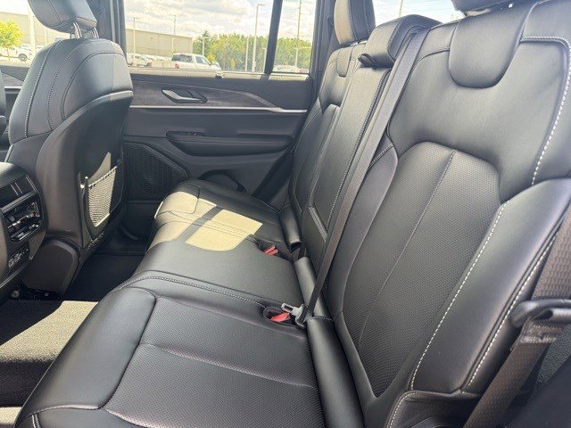 Certified 2025 Jeep Grand Cherokee Limited w/ Luxury Tech Group II image 32