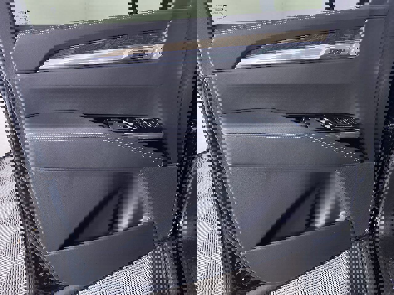 Certified 2025 Cadillac Escalade Sport Platinum w/ LPO, Floor Liner Package image 13