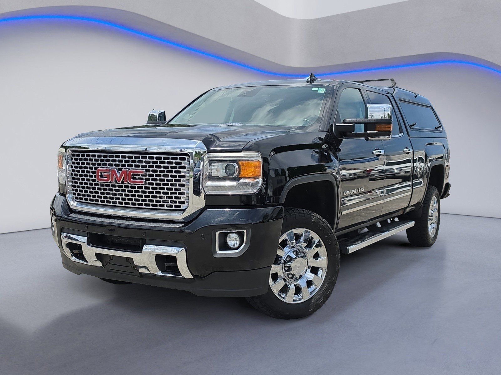Used 2016 GMC Sierra 2500 Denali w/ Duramax Plus Package AWD/4WD image 2
