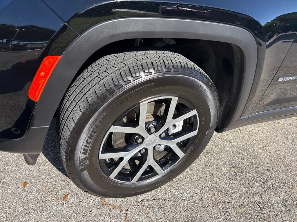 Used 2023 Jeep Grand Cherokee Limited w/ Luxury Tech Group II AWD/4WD image 9
