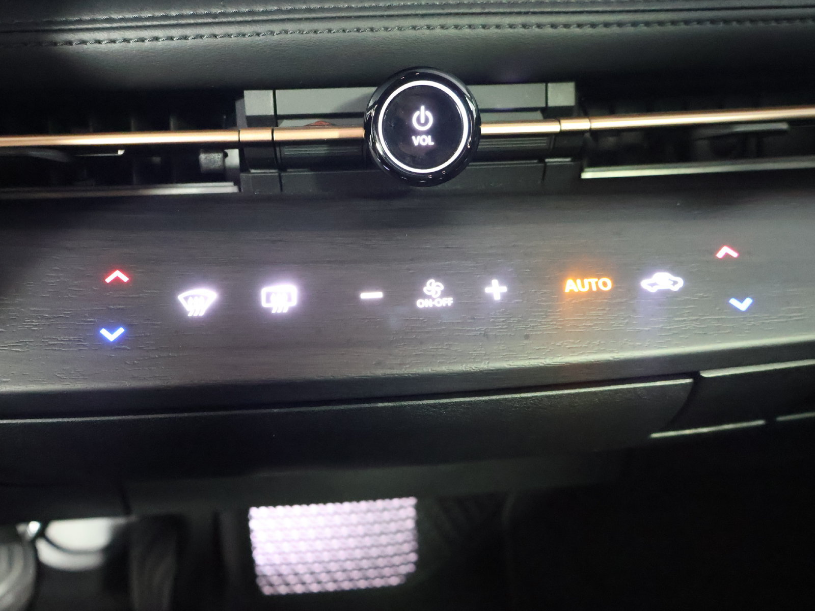 Used 2024 Nissan Ariya AWD image 39