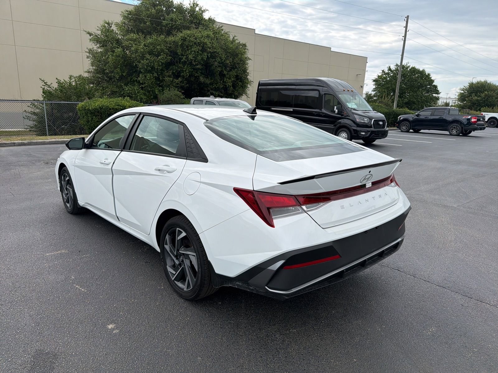 Used 2025 Hyundai Elantra Sport w/ Cargo Package FWD image 11