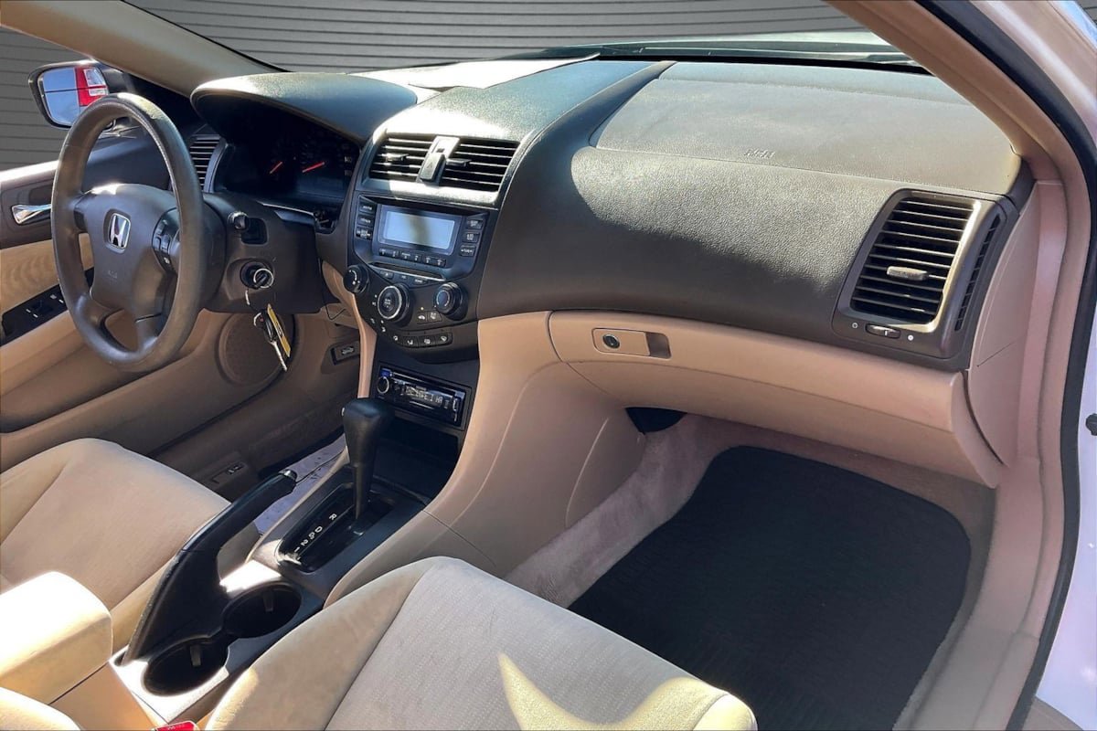 Used 2004 Honda Accord LX image 25
