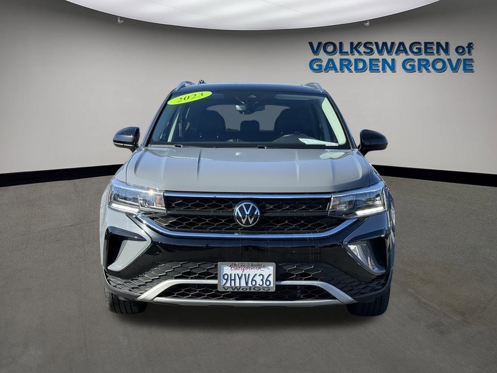 Used 2023 Volkswagen Taos SE w/ Panoramic Sunroof Package image 2