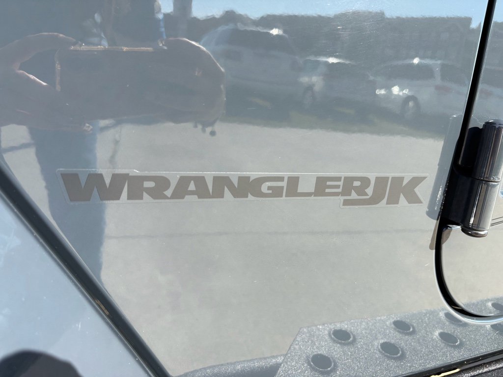 Used 2018 Jeep Wrangler Golden Eagle image 28