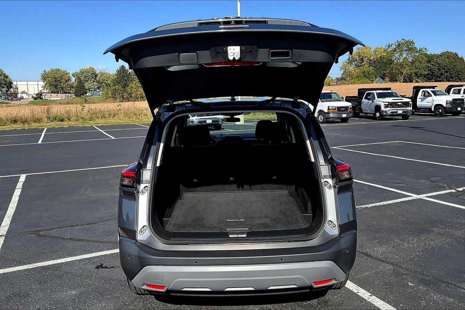 Used 2022 Nissan Rogue SV image 35