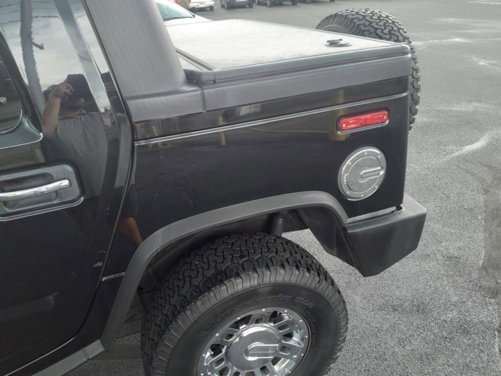 Used 2005 HUMMER H2 SUT w/ Preferred Equipment Group image 14