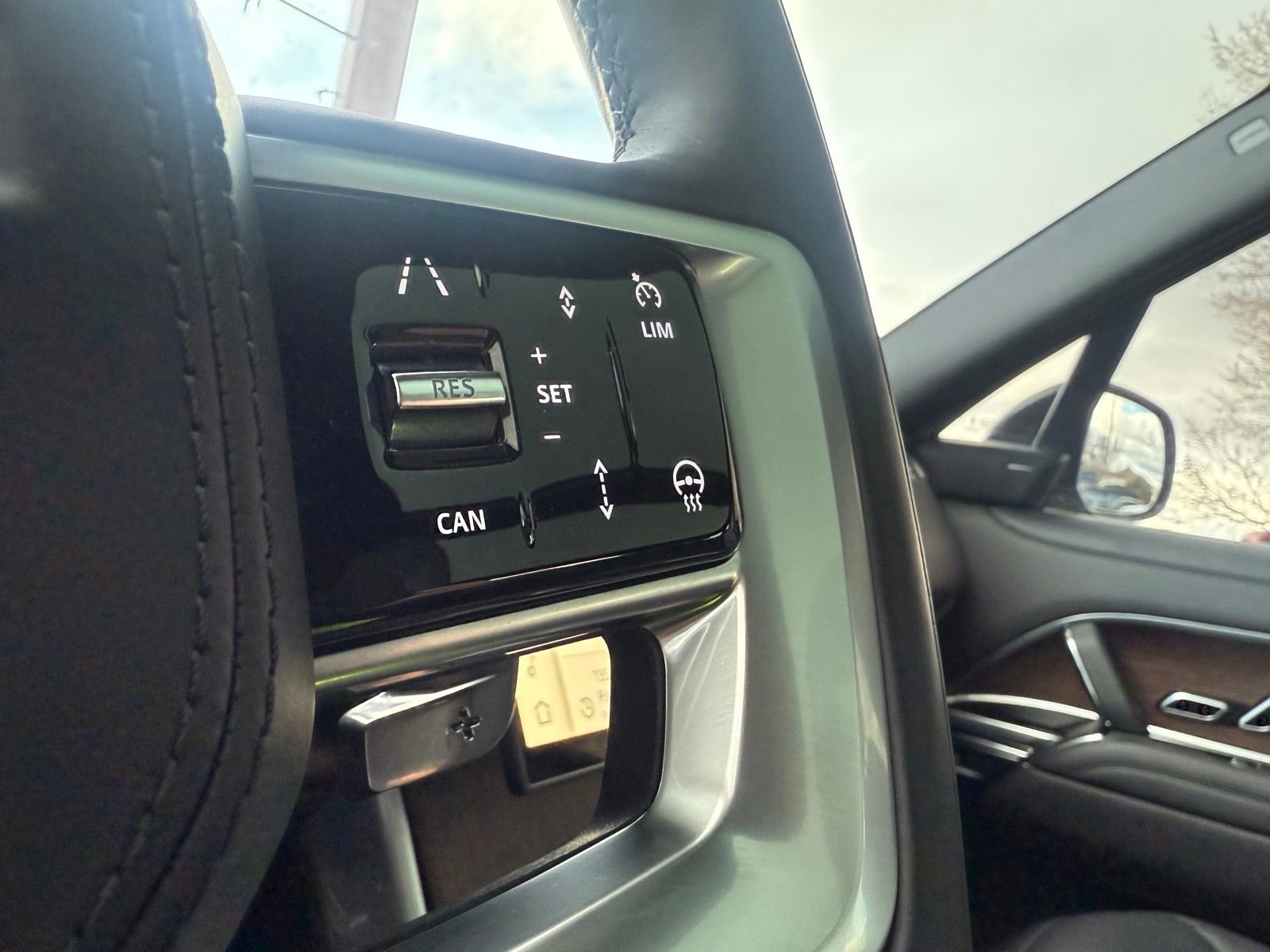 Used 2024 Land Rover Range Rover SE image 16