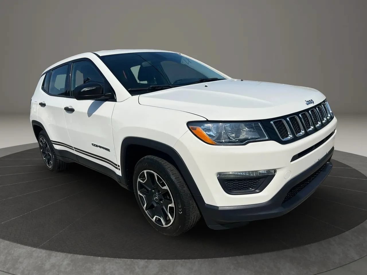 Used 2019 Jeep Compass Sport FWD image 3