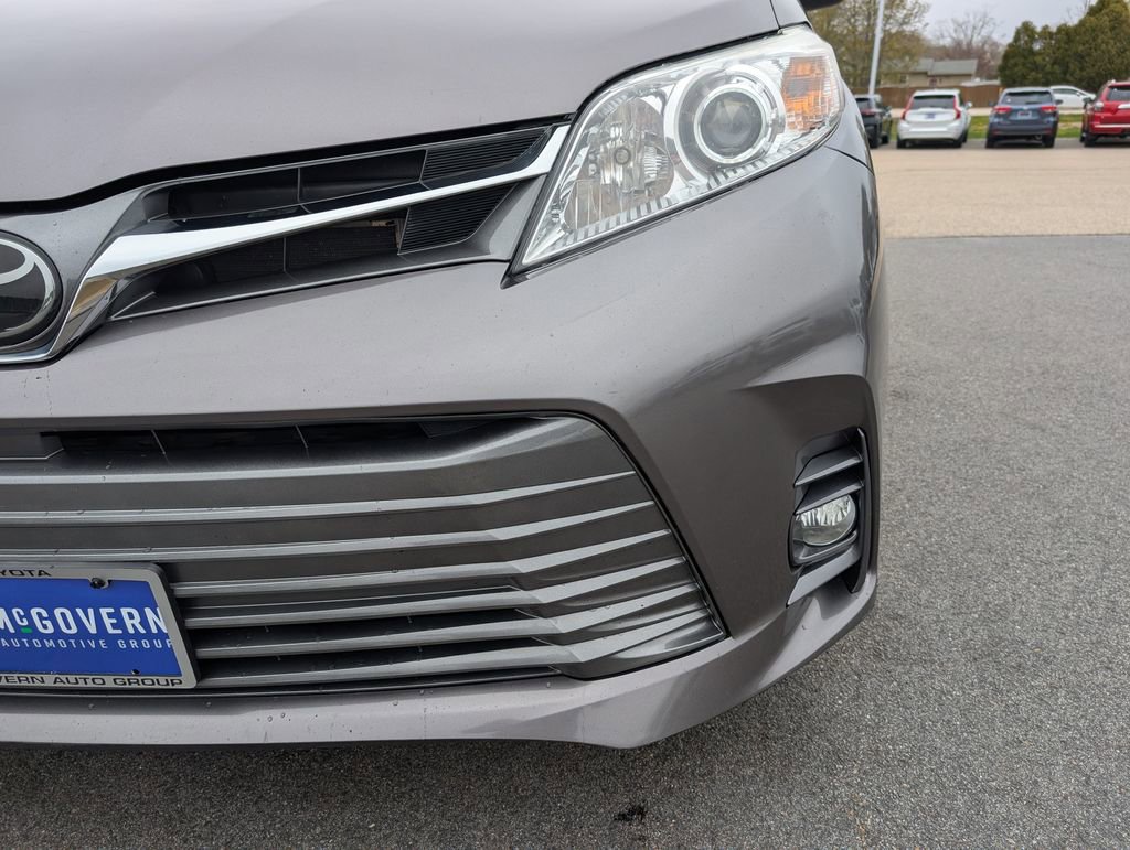 Used 2019 Toyota Sienna XLE w/ XLE Navigation Package AWD/4WD image 10
