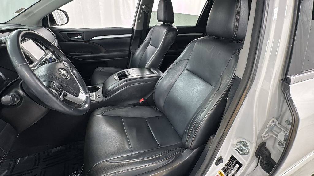 Used 2018 Toyota Highlander XLE image 10