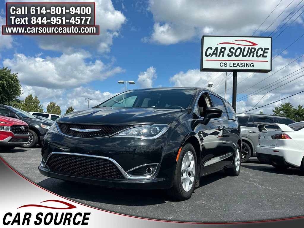 Used 2017 Chrysler Pacifica Touring Plus w/ Tire & Wheel Group FWD image 1