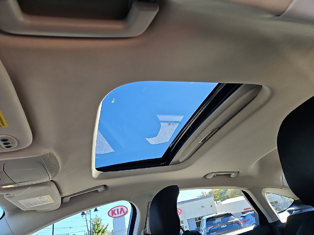 Used 2015 Ford Fusion SE FWD image 15