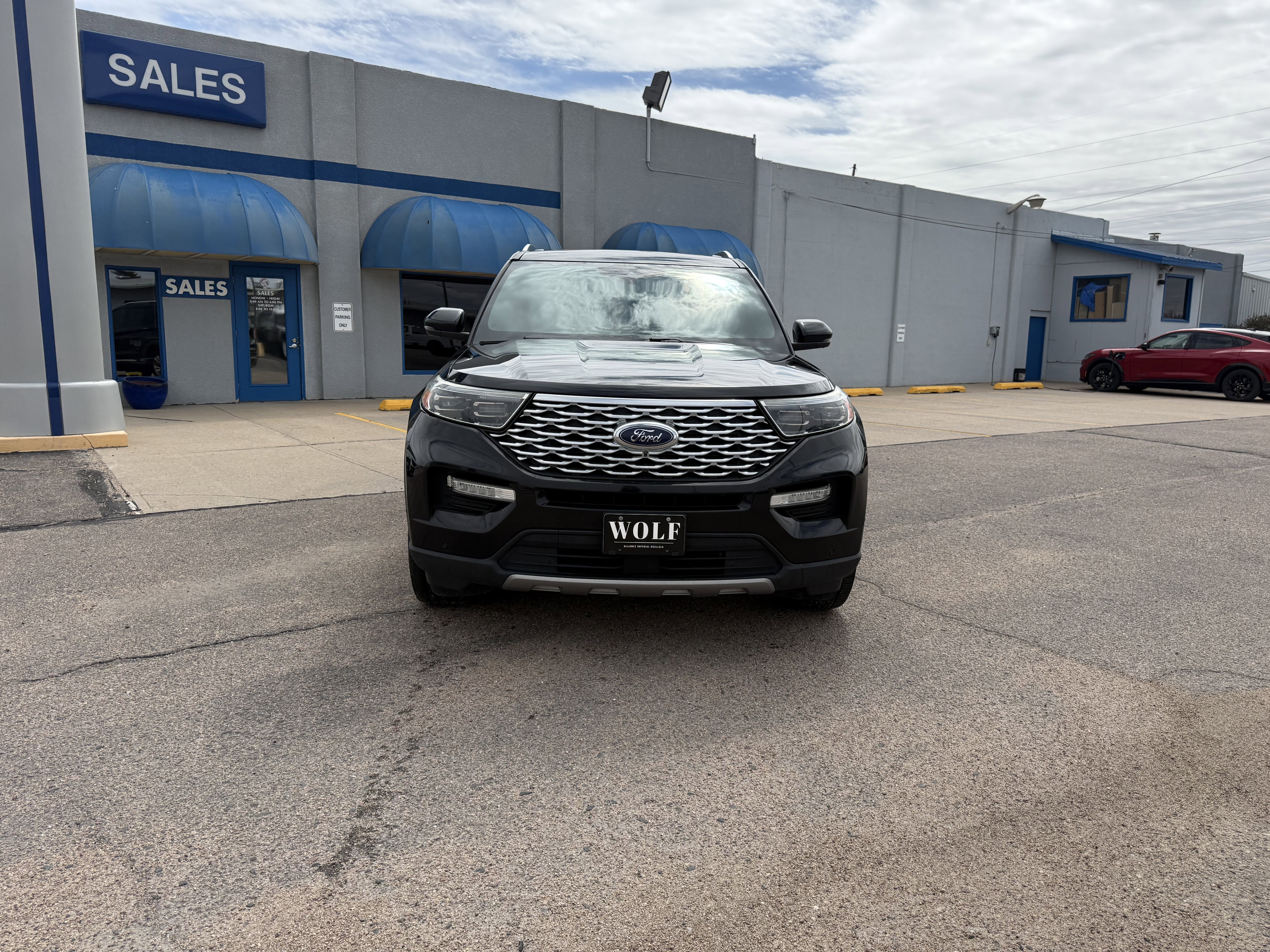 Used 2020 Ford Explorer Platinum AWD/4WD image 3