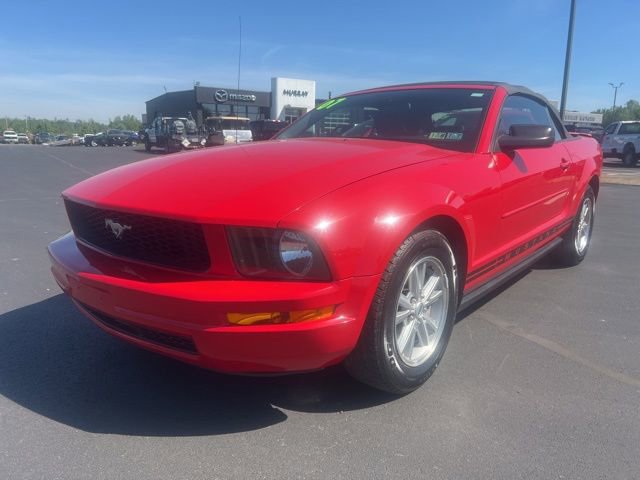 Used 2007 Ford Mustang Convertible RWD image 3