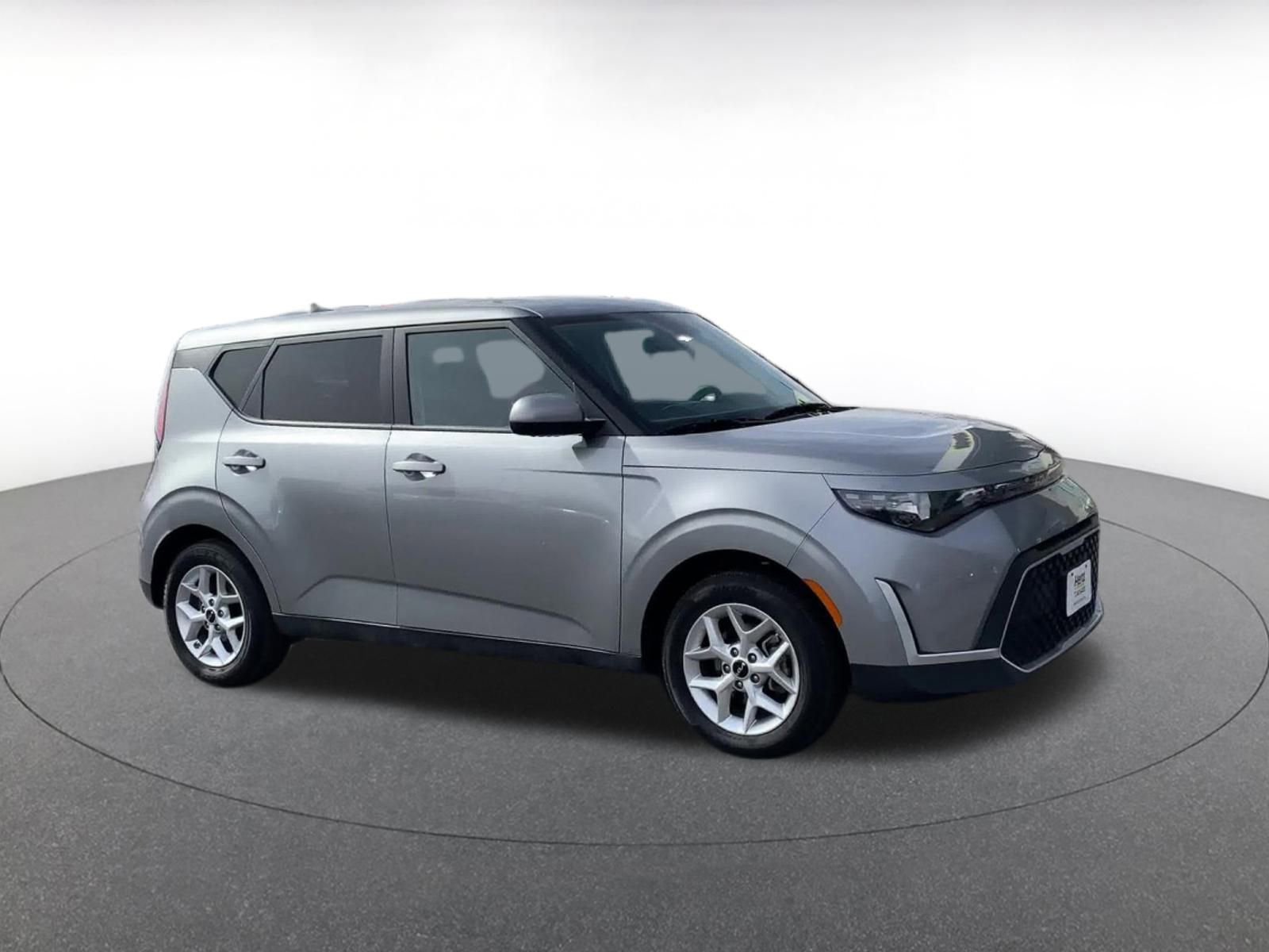 Used 2025 Kia Soul LX w/ LX Technology Package image 2