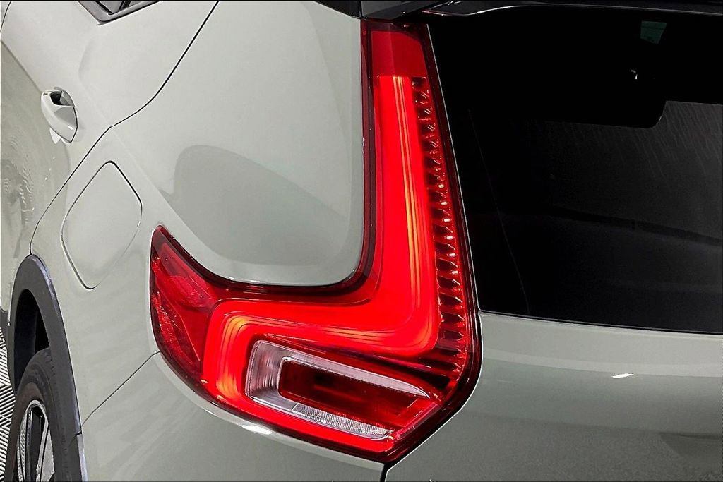 Used 2021 Volvo XC40 P8 Recharge image 28