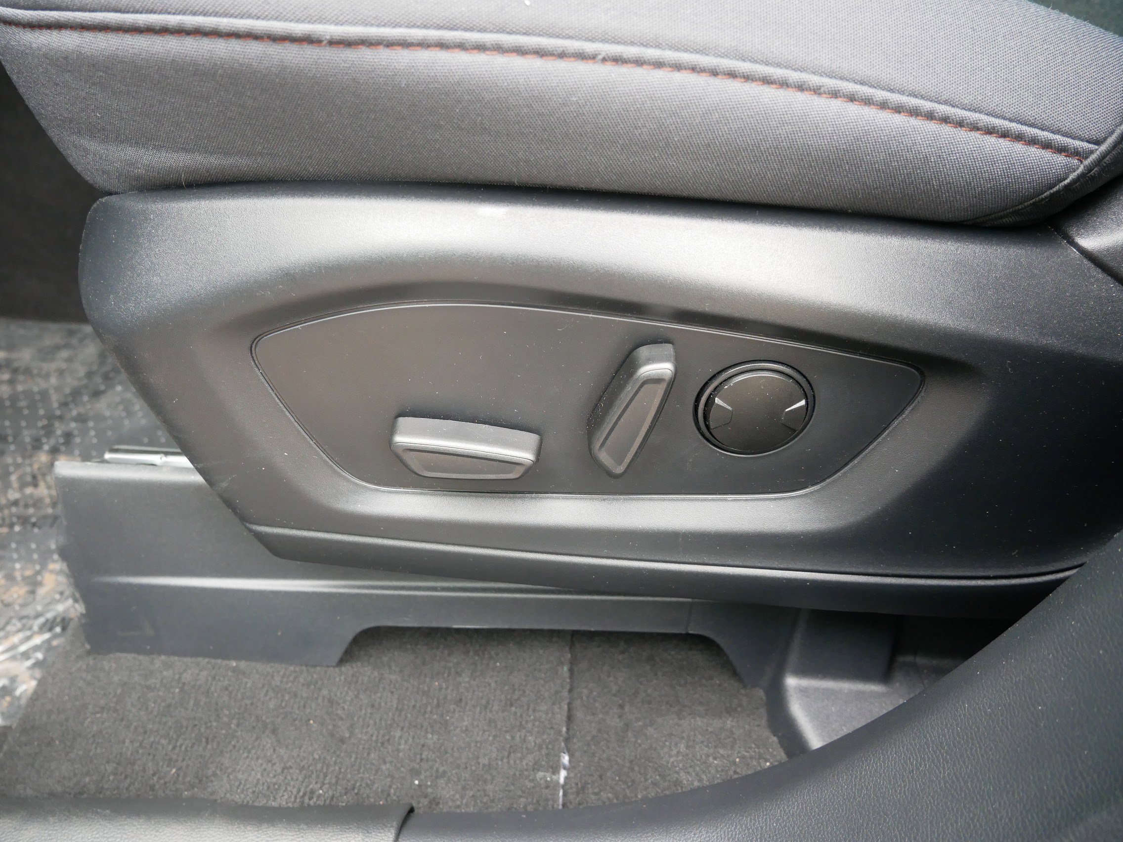 Used 2026 Ford Explorer Active AWD/4WD image 19