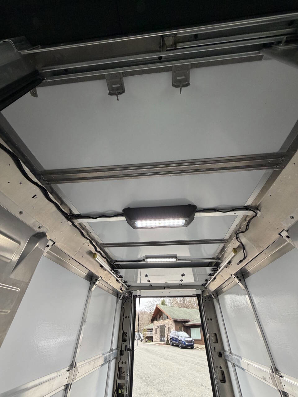 Used 2025 Chevrolet Brightdrop 600 image 17