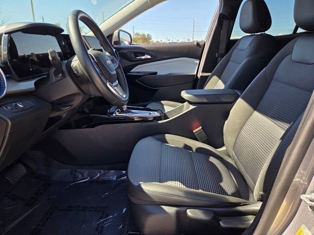 Used 2025 Chevrolet Trax LT w/ Driver Confidence Package image 14