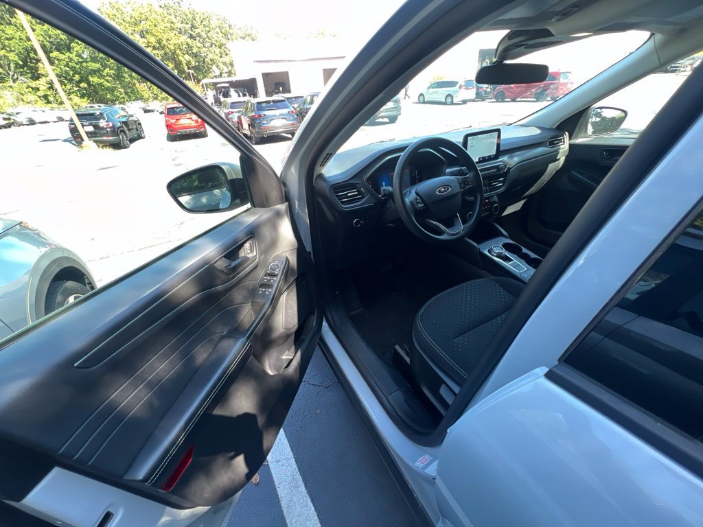 Used 2025 Ford Escape Active AWD/4WD image 2