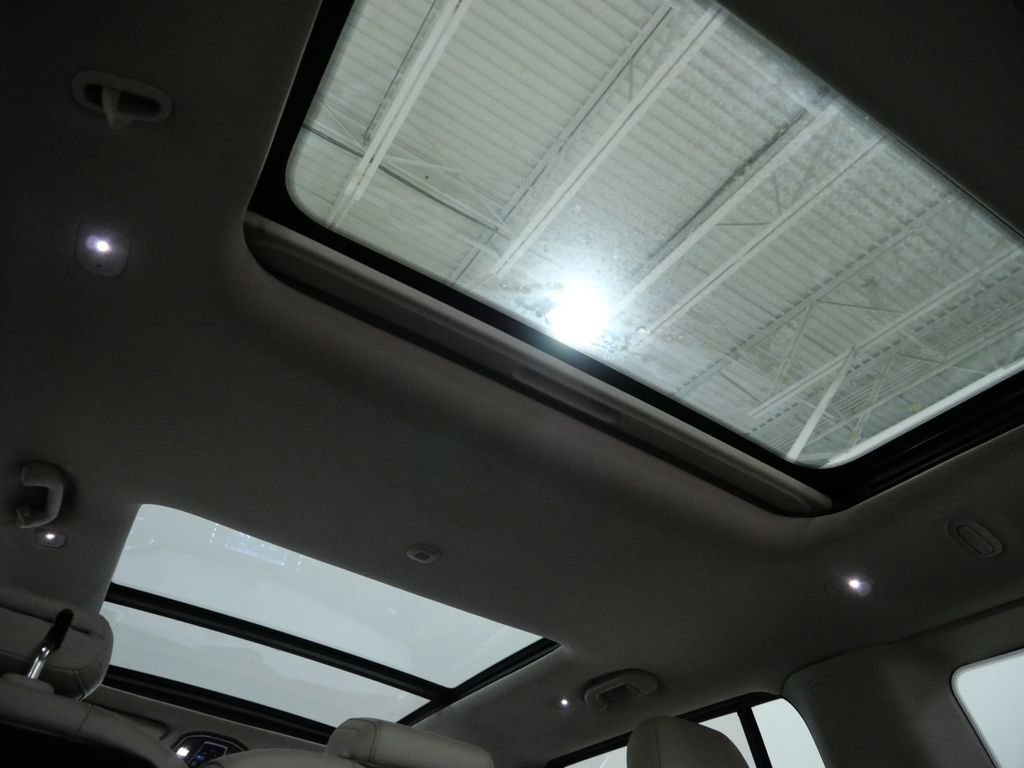 Used 2022 Jeep Wagoneer Series III w/ Premium Group I image 4