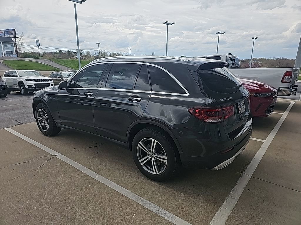 Used 2021 Mercedes-Benz GLC 300 4MATIC image 3