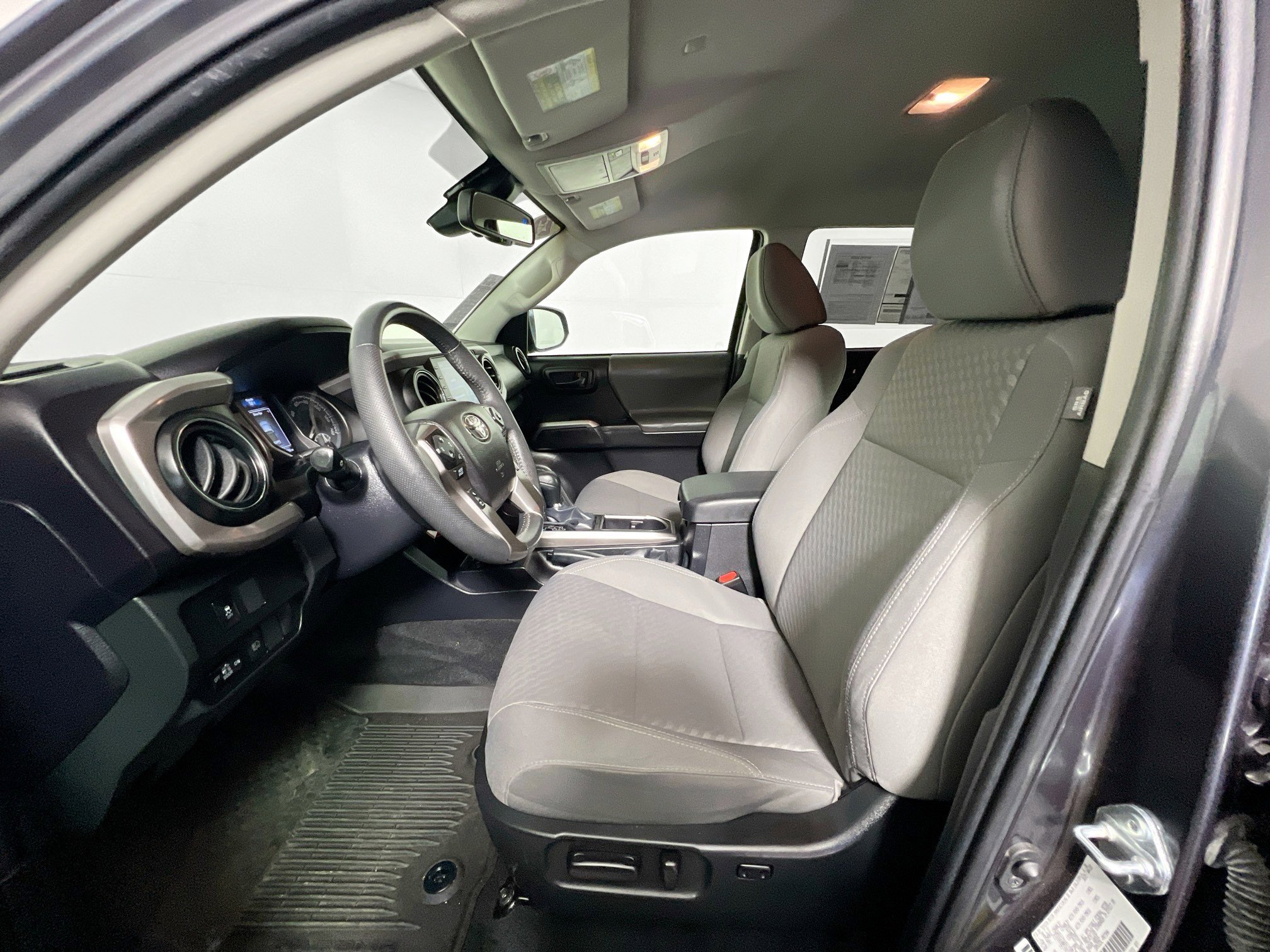 Used 2022 Toyota Tacoma SR5 w/ Technology Package image 14