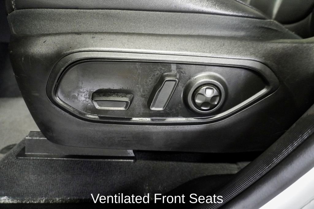 Used 2024 Jeep Grand Cherokee Limited w/ Luxury Tech Group II image 17