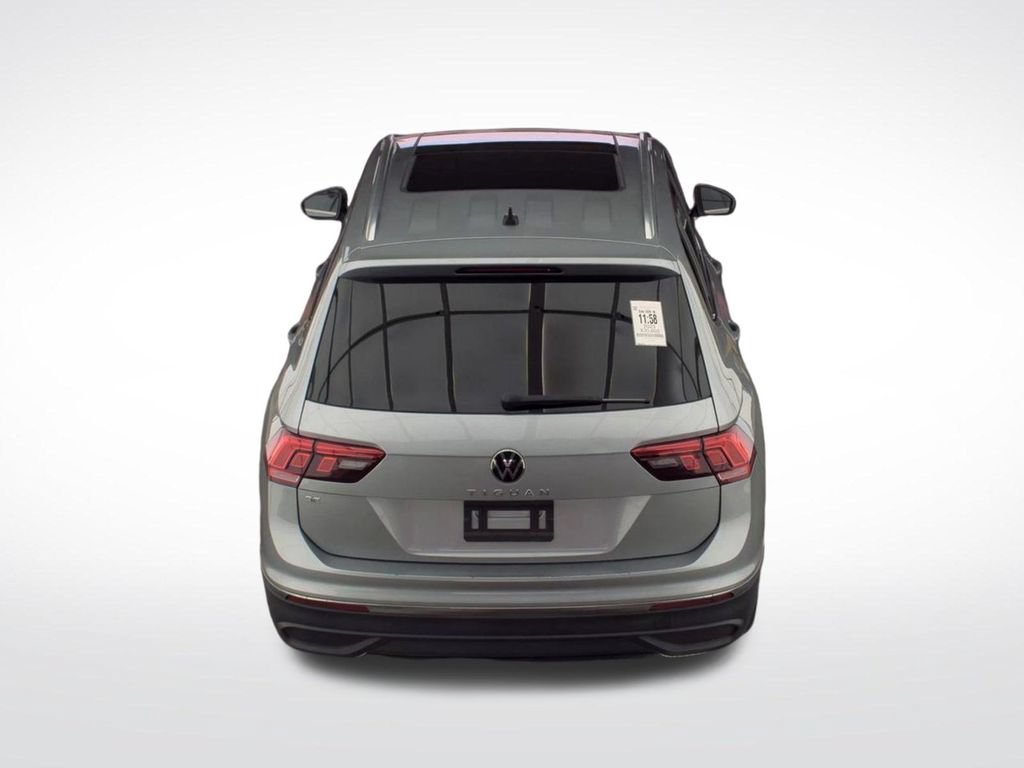 Used 2023 Volkswagen Tiguan SE w/ Panoramic Sunroof Package FWD image 7