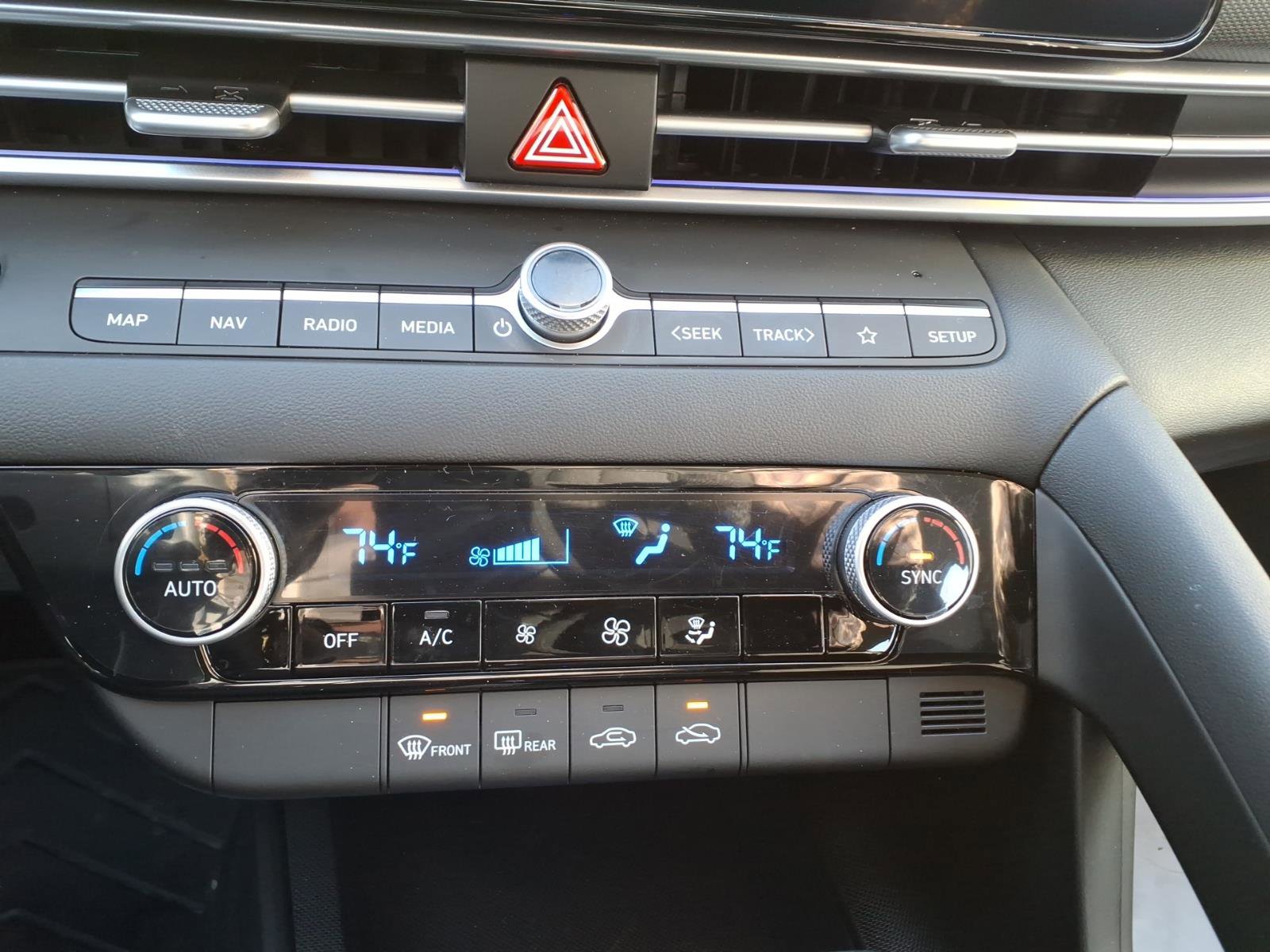 Used 2024 Hyundai Elantra SEL image 22