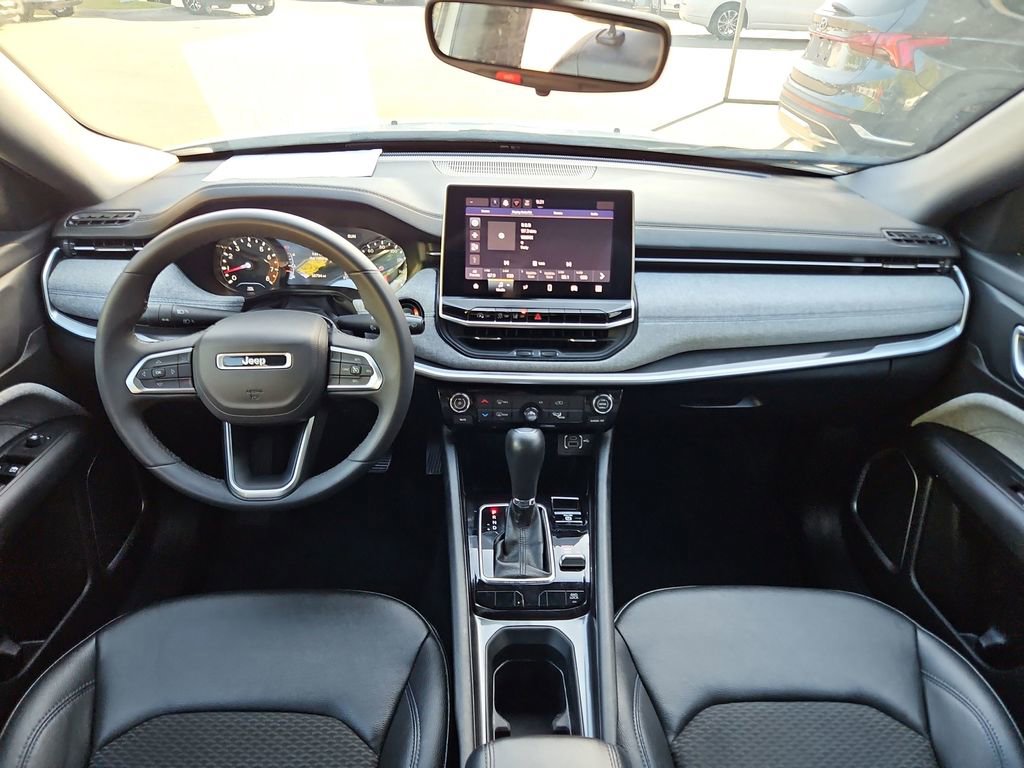 Used 2024 Jeep Compass Latitude image 9