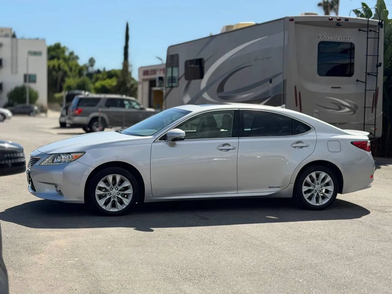 Used 2014 Lexus ES 300h w/ Premium Package w/Bamboo Trim FWD image 6
