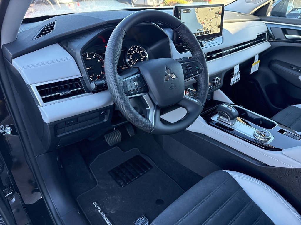 New 2025 Mitsubishi Outlander SE image 19