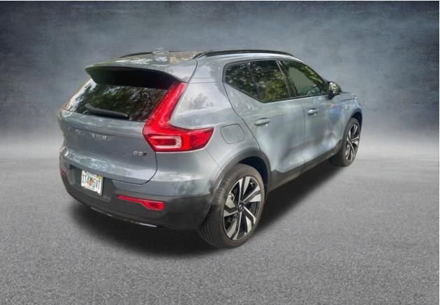 Used 2023 Volvo XC40 B5 Plus w/ Climate Package AWD/4WD image 5
