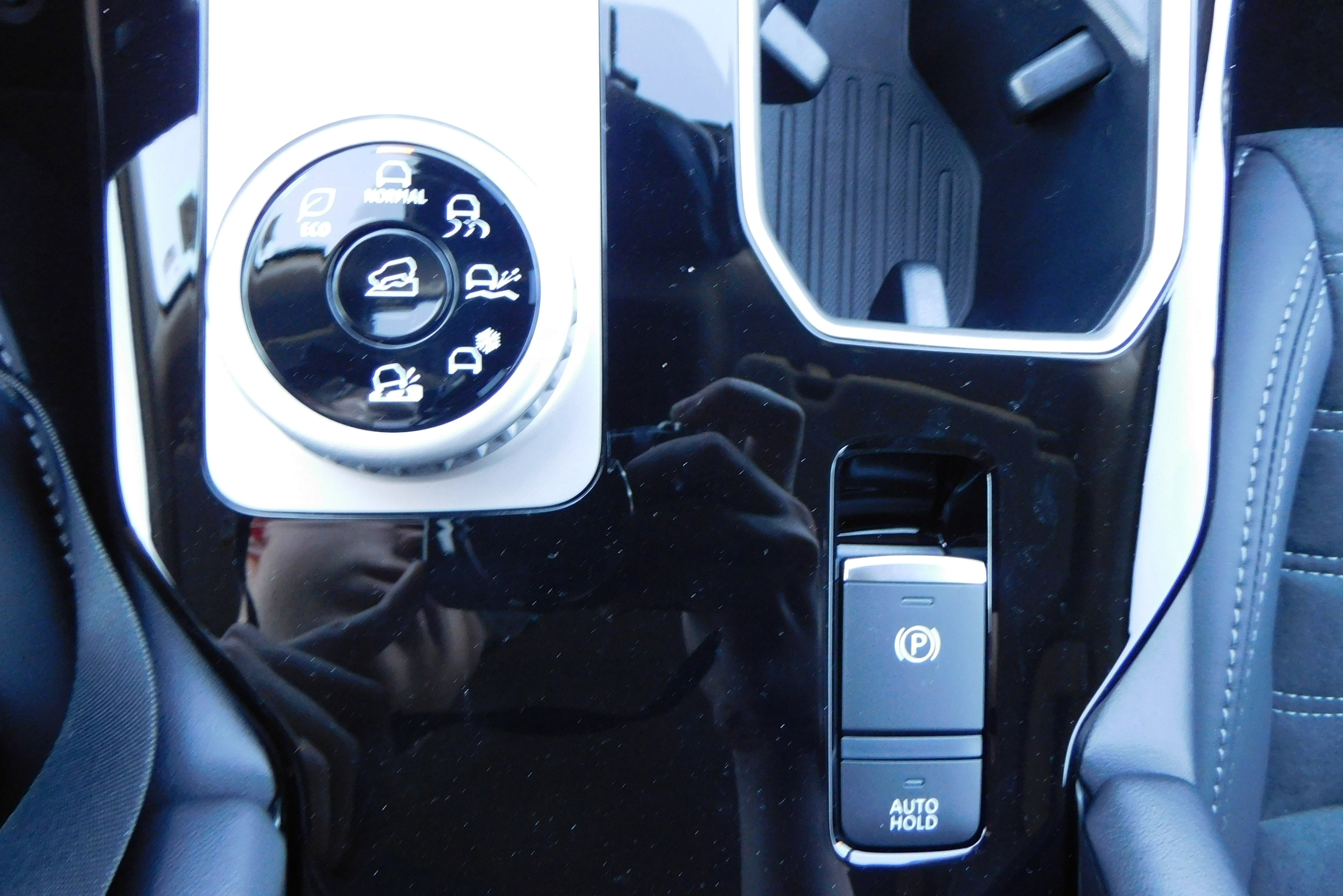 Used 2025 Mitsubishi Outlander SE image 24