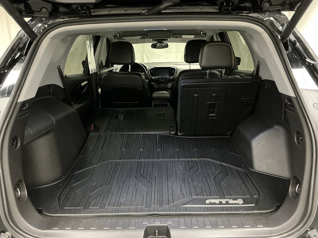 Used 2024 GMC Terrain AT4 w/ LPO, Floor Liner Package AWD/4WD image 24